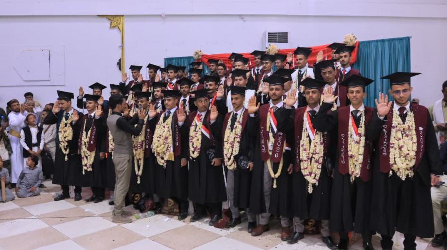 المعهد العالي للعلوم الصحية بمأرب يحتفي بتخرج دفعة جديدة من قسمي الصيدلة والتمريض 